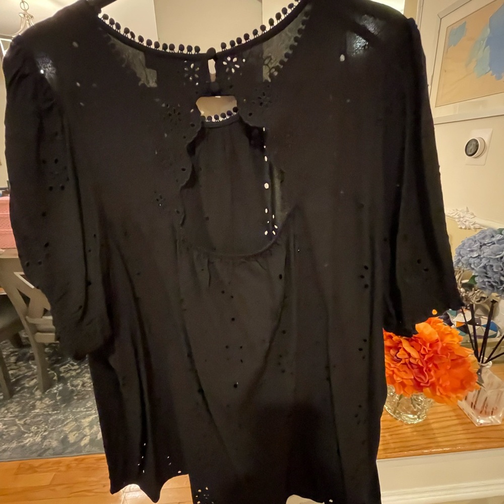 Torrid Women's Eyelet Black Top NWOT. Keyhole back 
Size 3X. Perfect for summer - Picture 2 of 6